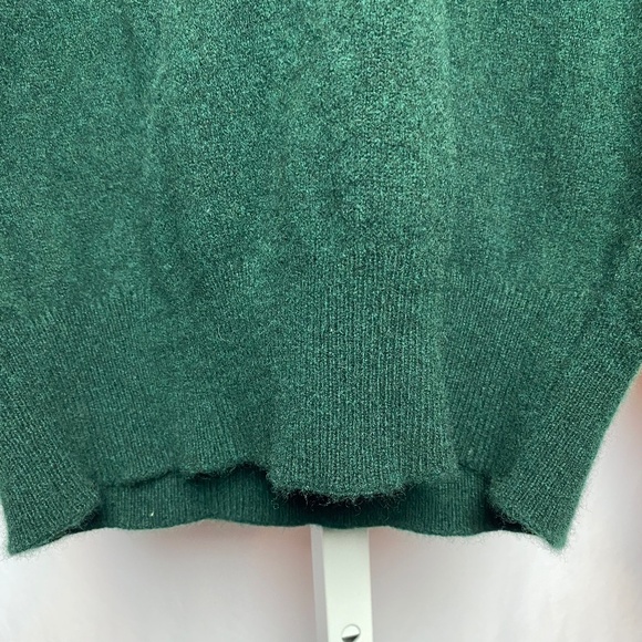 Vintage Menʻs Scottish Lambʻs Wool Forest Green V-Neck Pullover Sweater  Medium - Picture 6 of 7